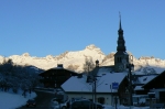 Le village se réveil avec les Aravis en fond