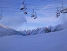 Premiers rayons du soleil sur les sommets, plus 80cm de fraiche sur les télésieges ; ca annonce une bonne journée !
