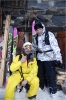 Sam et R�gis avec la nouvelle gamme. R�gis n'oublie pas qu'il a appris � manier la hache avant le ski.