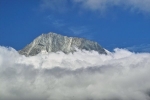 Un Pourri plane au milieu des nuages