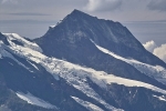 Il est loin de l'Aiguille Pers, mais il tr�ne toujours en face d'elle