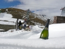 Le champagne est au frais.