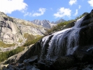 L'Alplibach cascade juste avant d'entrer dans le lac