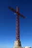 Au sommet, le croix qui ne risque pas d'être démontée