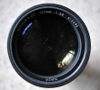 La marque se trouve ici sur le 300mm. C'est la première version. Les rayures sur la lentille ne se voient absolument pas sur les photos