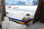 Seb dans un vieux kite transform� en hamac.