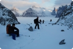 Descente du Seal apr�s un coup pour rien, on sent la fatigue apr�s 6h de marche et 3h d'attente au sommet dans le brouillard par -20C�.