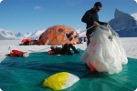 Ben replie sa voile de base jump.