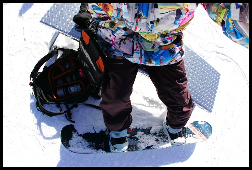 pratique pour les snowboardeux : le petit banc en haut de chaque remont&eacute;e.