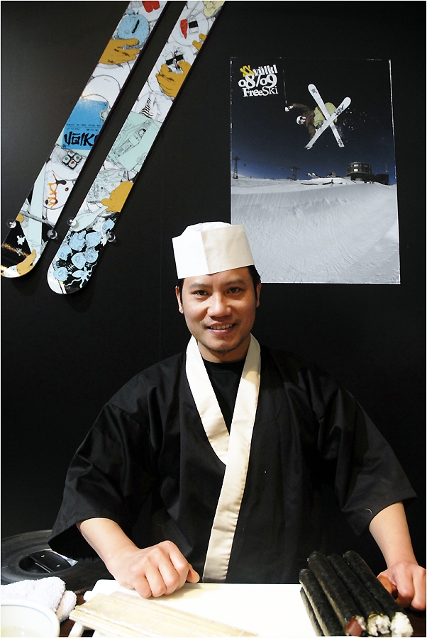 V&ouml;lkl a des skis nomm&eacute;s Chopsticks (baguettes), quoi de plus normal qu'inviter un ma&icirc;tre du sushi ?