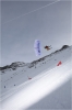 La règle principale du speed cross : toucher les skis à chaque porte (©Dom Daher/Speed Flying Pro).