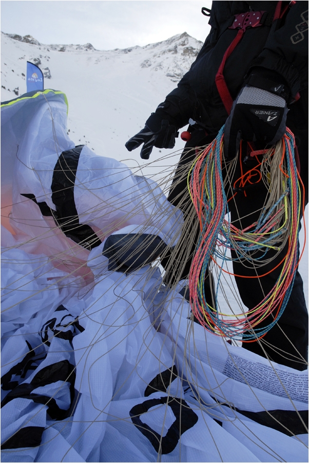 Suspentes et voile.