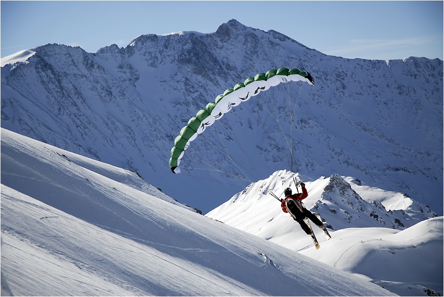 Speed flying avec vue sur la face nord de Bellecote.