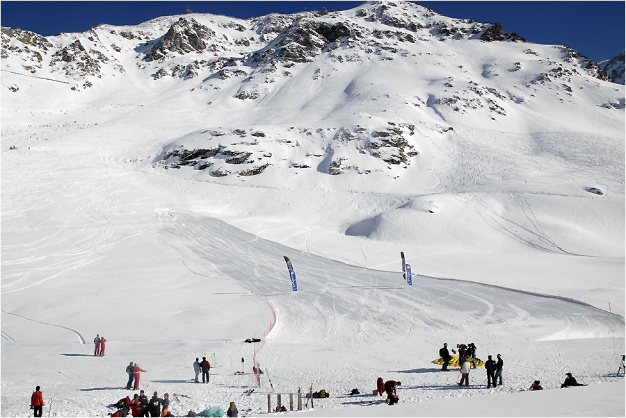 Vue d'ensemble de la zone d'arriv&eacute;e et de la pente des Arandeli&egrave;res.