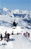 Backflip cross sur les bosses de dirt du Full Metal Contest, chez lui aux Menuires.