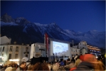 Projection en plein centre de Chamonix (photo : GD).