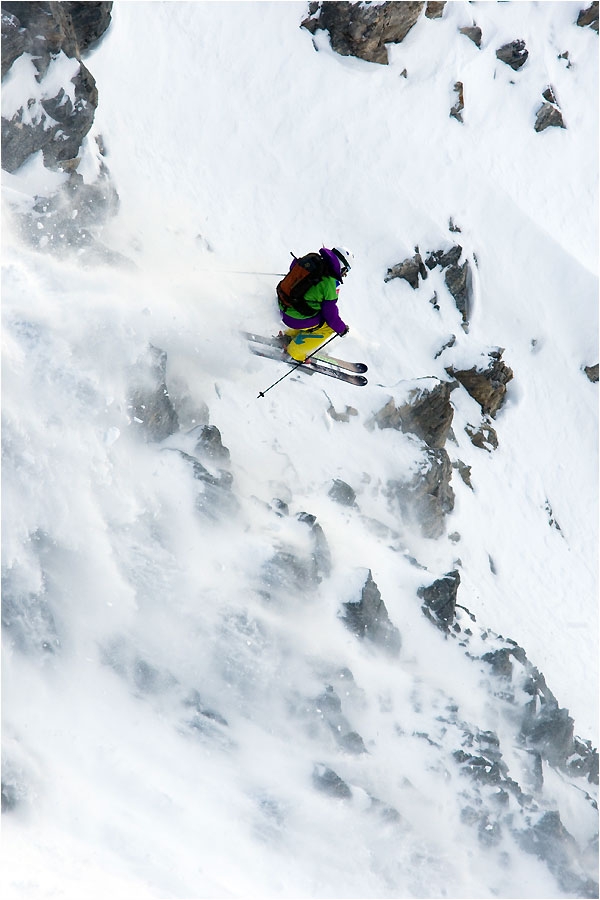 Kaj Zackrisson : vol au dessus d'un champ de ''sharks'' (photo : Christophe Margot/freerideworldtour.com)