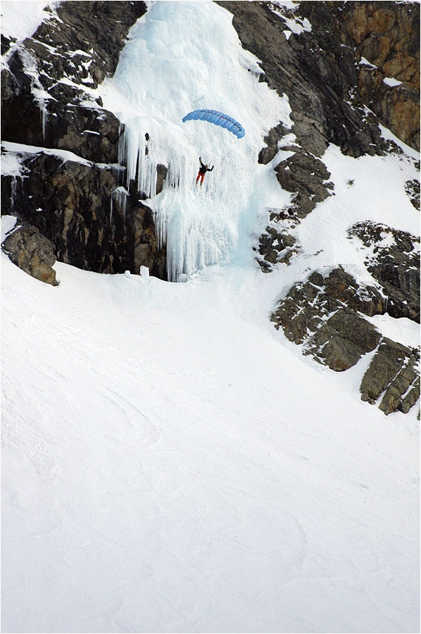 D&eacute;mo de speedflying par Lois Simac, gagnant de la freeride 2006 et 2007.