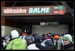 les affamés attendent l'ouverture de la superette