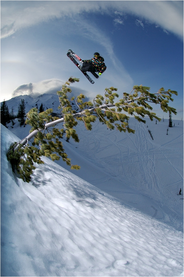 Andy en flatspin sur le Mont St-Helens (Washington), volcan qui est entr&eacute; en &eacute;ruption la derni&egrave;re fois en 1980.