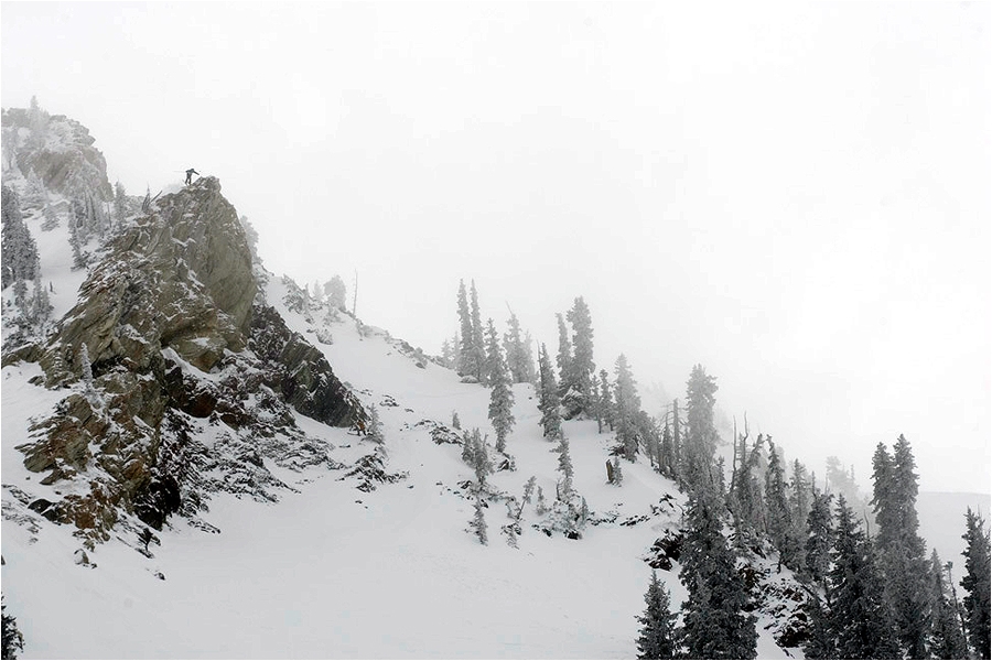 Une &eacute;norme front flip &agrave; Snowbird, Utah, pendant la comp&eacute;tition freeride o&ugrave; Julian a remport&eacute; le Sickbird award.