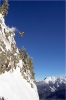 Julian joue à saute-falaise à Mt Baker.