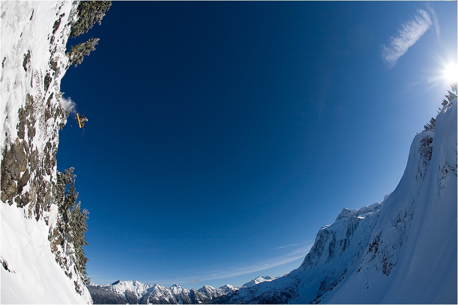 Tout petit dans le fish-eye, Julian plane &agrave; Mt Baker, Washington.