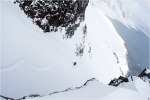 Un couloir avec une petite fraîche tombée la veille.