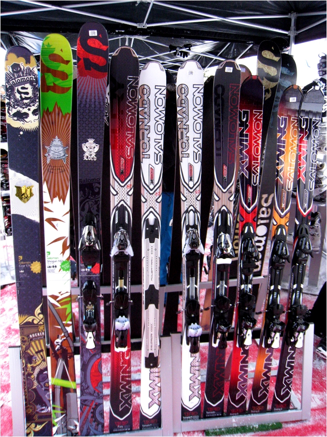 Salomon : &agrave; gauche le Czar, Shogun et Lord. Ensuite, la gamme all mountain XWing.