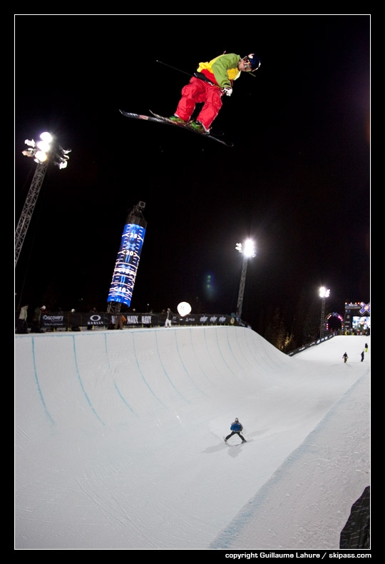 Tanner Hall met du shifty