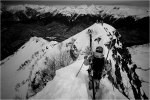 Aurélien Ducroz sur l'arête en direction du départ. 