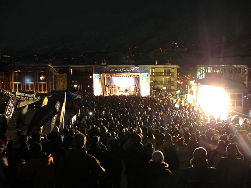 le public &eacute;tait un tout petit peu plus nombreux que le concert d'hier