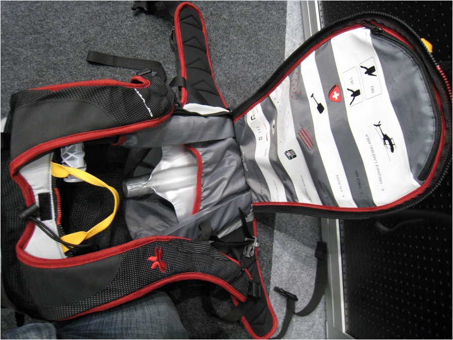 Arva : sac Rescuer 27 ouvert.