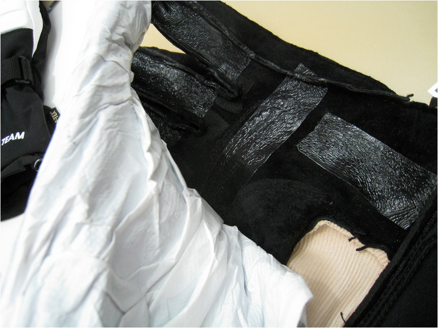 Gore-Tex : d&eacute;tail de l'int&eacute;rieur du nouveau proc&eacute;d&eacute; de fabrication des gants.