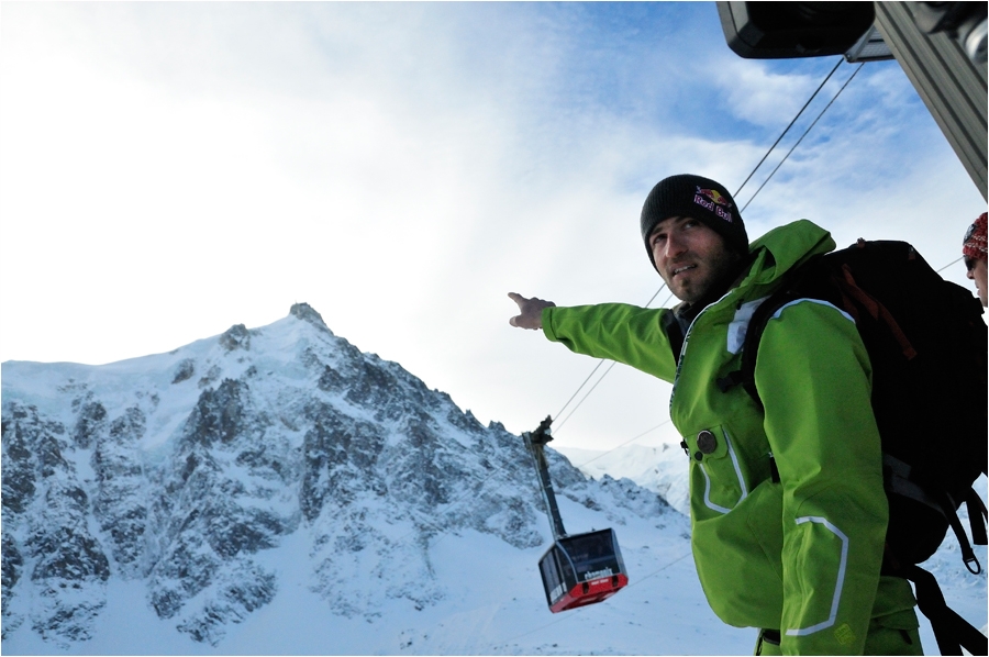 Mercredi, session speed riding avec Antoine Montant (team Ride The Planets) sur la face nord de l&rsquo;Aiguille du Midi. Le vent du nord souffle de fa&ccedil;on assez soutenue. 
