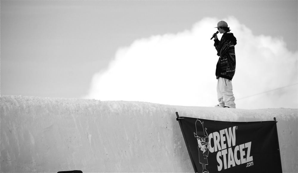 Augustin on the Mic cherche l'inspiration
