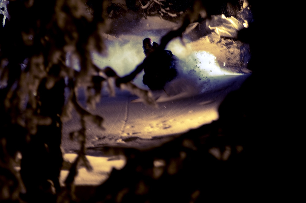 Laurent Thevenet lors d'un shooting nocturne dans les bois de Chatel