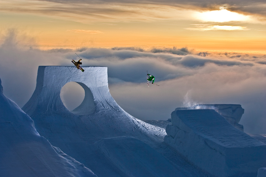 Avec Sage Cattabriga. Apr&egrave;s l&rsquo;Invitationnal, pendant un shooting TGR. La photo &eacute;t&eacute; prise vers 21h, avec un seul flash et une parfaite synchro des skieurs. Quel bonheur !
