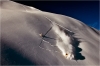 Rene Crawshaw skie sur des oeufs le jour d'ouverture du domaine skiable de Mt Baker. 