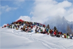 Le public sur ses gradins naturels.