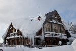 un peu de neige sur les toits...
