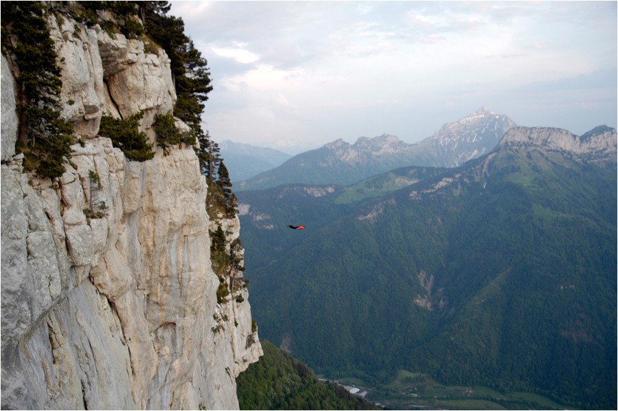 Premi&egrave;re saison de base jump au Perthuis
