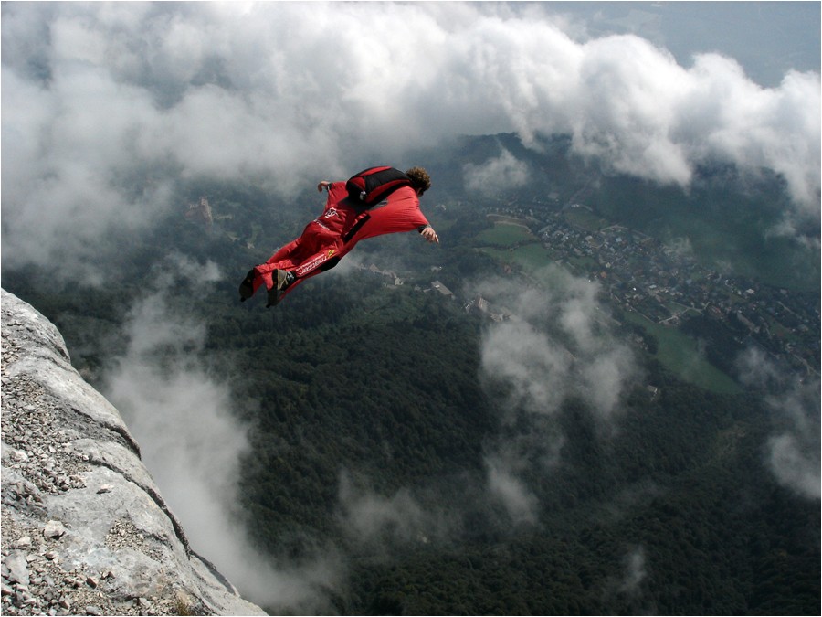 Saut en wing suit