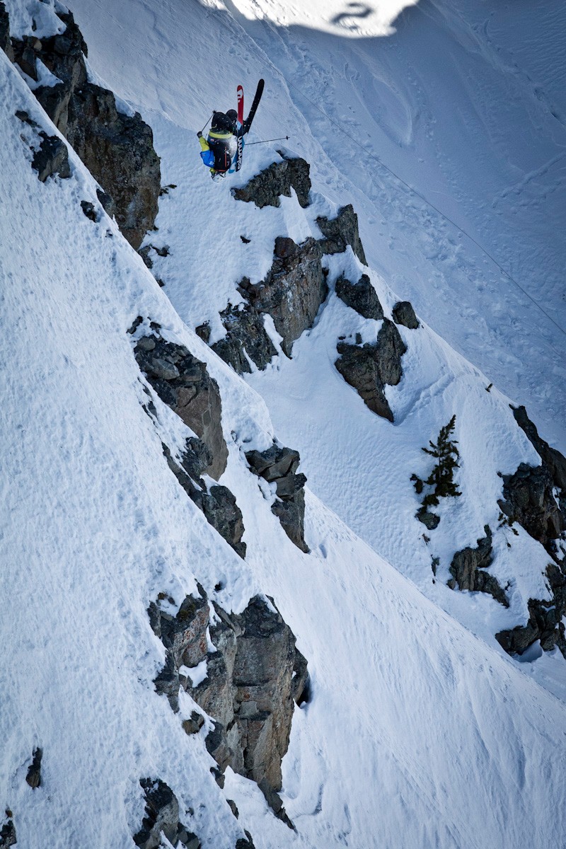 Victor Galuchot nous gratifie d'un gros backflip sur le premier kicker du Yeti