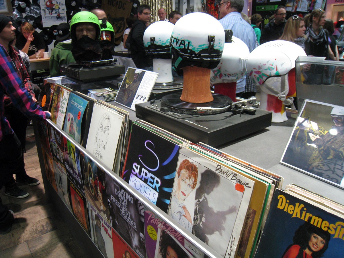 Le stand K2 est un magasin de disques