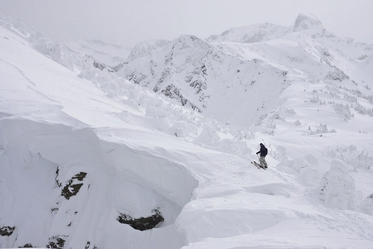 Une fois la cr&egrave;te Franchie, une &eacute;tendue de spots backcountry s'ouvre &agrave; l'infini...