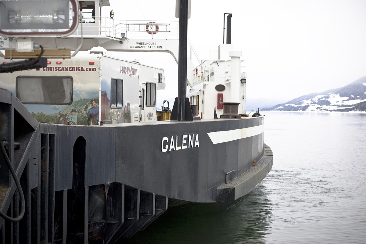 Le camping car sur le ferry de Galena Bc