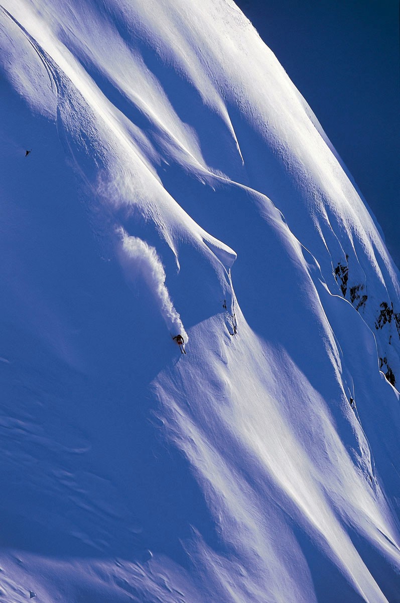 Nous avons eu 6 jours de beau sur 10, ce qui est rare en Alaska. C'est le dernier run de la journ&eacute;e avec des conditions de lumi&egrave;re et de poudreuse parfaites - 2002.
