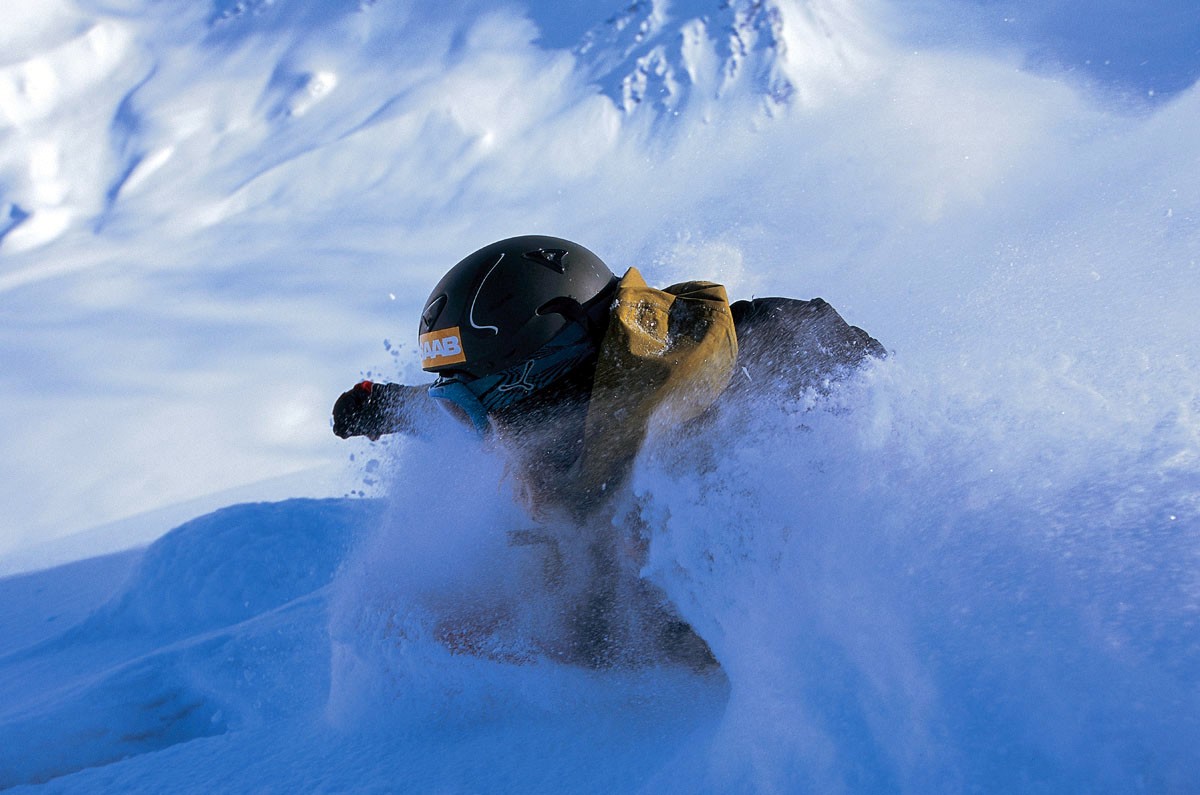 Le matin apr&egrave;s une chute de neige ultra-l&eacute;g&egrave;re. Je voulais m'approcher au plus pr&egrave;s de cette sensations qu'&agrave; le skieur de glisser sur l'air - 2002.