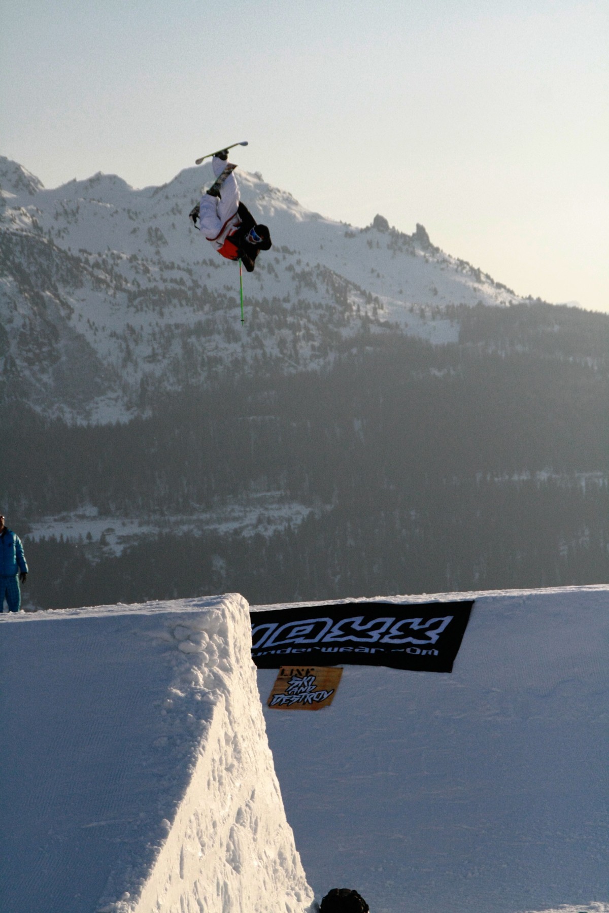 Romain Grojean envoi le premier Flat d&egrave;s le second Jump pour le plus grand bonheur du public
